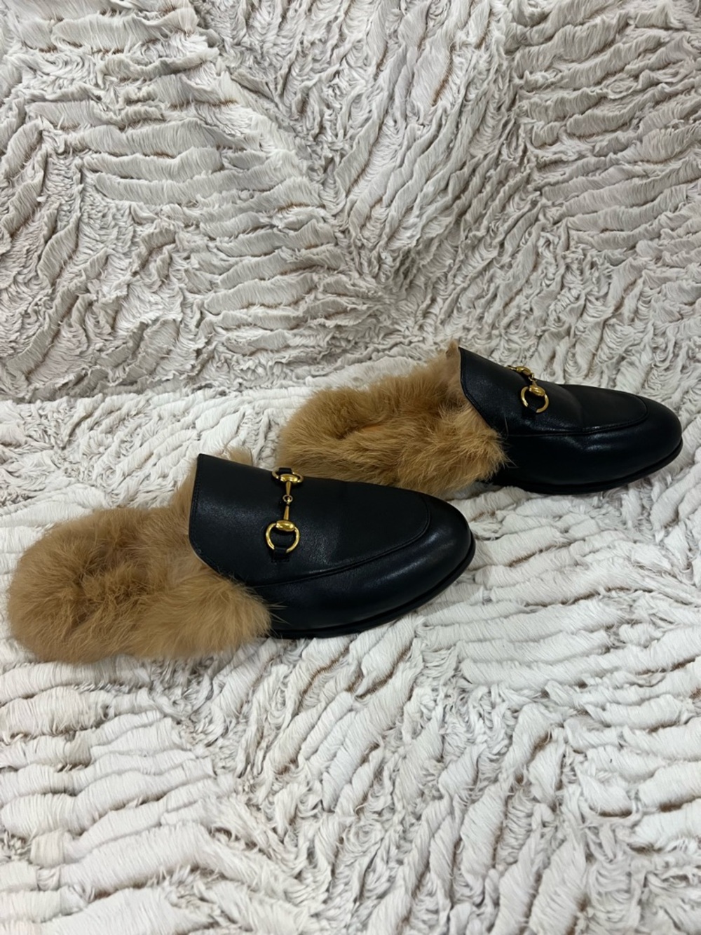 Black Leather Fur-Lined Mule with Gold Bit Hardware
Non authentic - Picture 3 of 6
